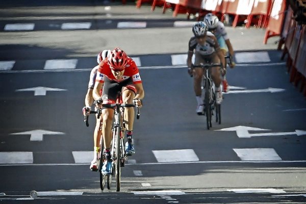 Tom Dumoulin vybojoval dal ti vteiny nskoku na Arua