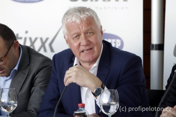 Patrick Lefevere spolen se sponzory prezentoval cle tmu