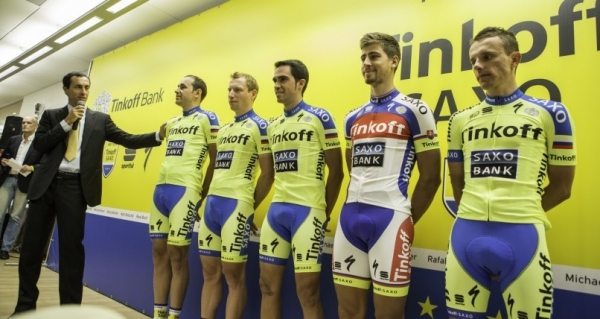 Peter Sagan druh zprava na tmov prezentaci Tinkoff-Saxo