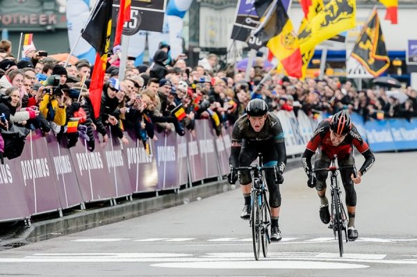 Krsn souboj vyhrl loni Stannard ped van Avermaetem