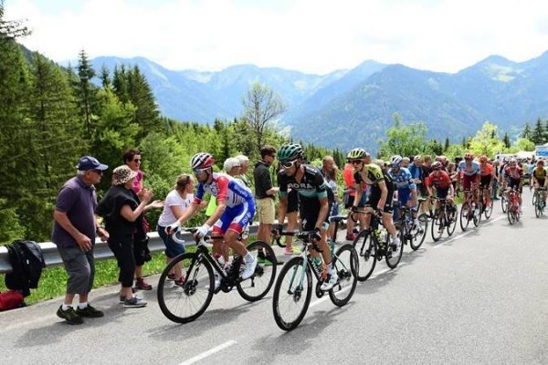 Únik osmé etapy Critérium du Dauphiné