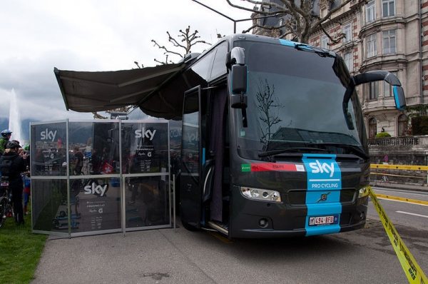 Tour_de_Romandie_2013_-_Stage_5_-_Team_Sky's_bus