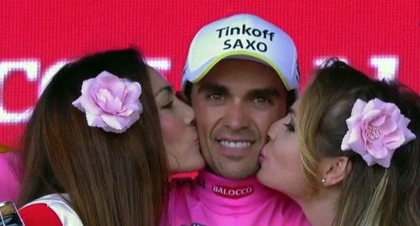 Alberto Contador je po páté etapě v růžovém dresu