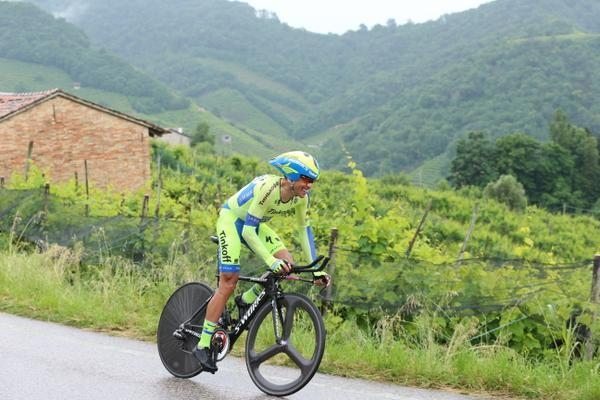 Alberto Contador byl tet v asovce a m zpt rov dres