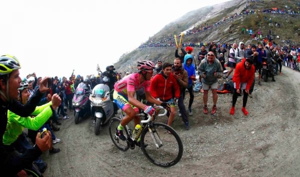 Alberto Contador na Finestre neztratil svj rov trikot