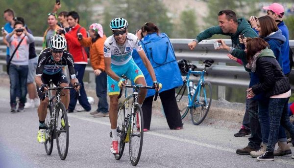 Rigoberto Urn a Fabio Aru (vpravo) bhem 20. etapy