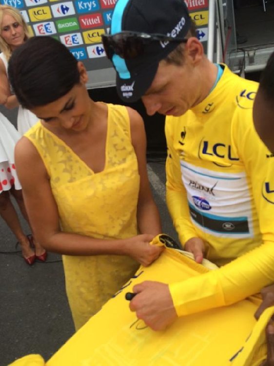 Tony Martin ve žlutém dresu.