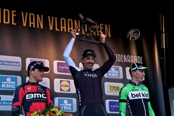 Cancellara letos trofej pro vtze Kolem Flander nezsk